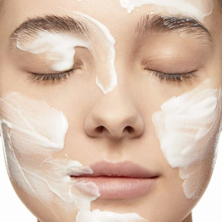 CLARINS I LAIT VELOURS DÉMAQUILLANT I NETTOIE I SANS IRRITER I MADO PARFUMERIE RÉUNION