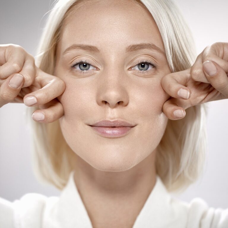SISLEY | Sisleÿa L'Intégrale Anti-Âge La Cure | parfumerie MADO Réunion